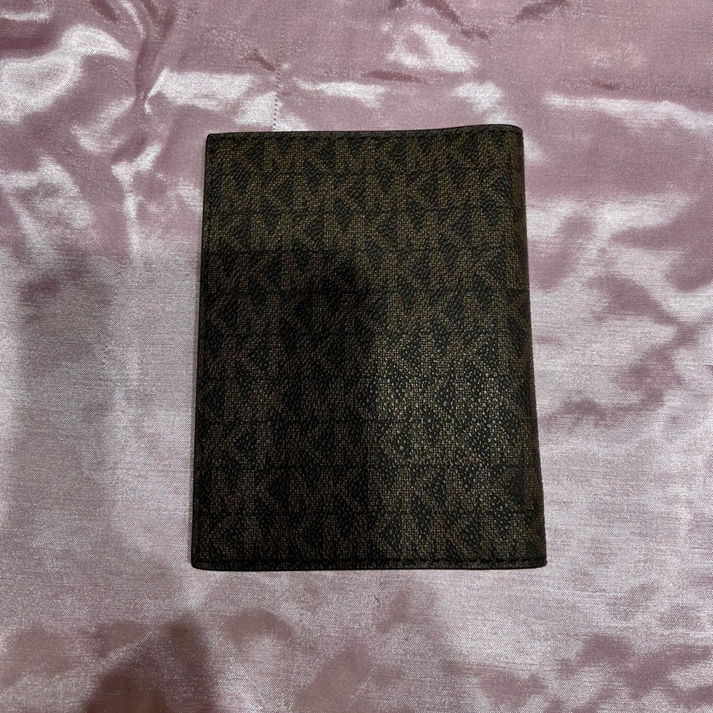 Michael Kors Passport Wallet - Picture 3 of 3